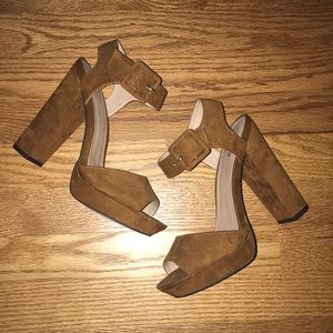 SOLD Mix No. 6 suede pumps. Women’s size 8.
